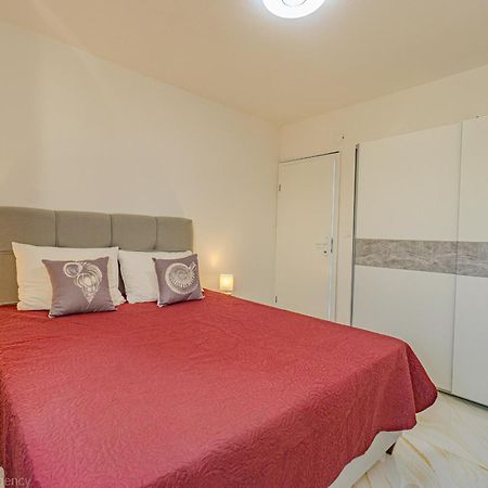 Ivica Super Comfortable, Newly Furnished Apartment In A Top Location Metajna Ngoại thất bức ảnh